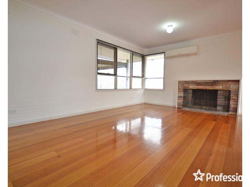 22 Ballantyne Crescent, Kilsyth VIC 3137