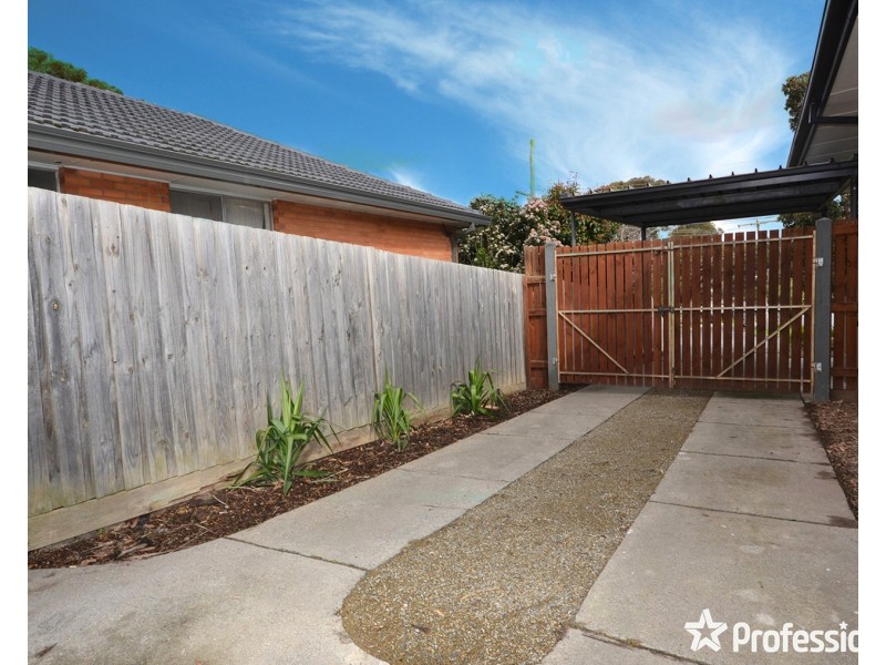 22 Ballantyne Crescent, Kilsyth VIC 3137