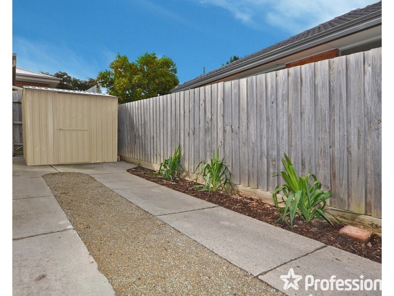 22 Ballantyne Crescent, Kilsyth VIC 3137