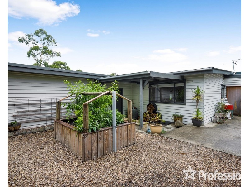 16 Hillcrest Grove, Healesville VIC 3777