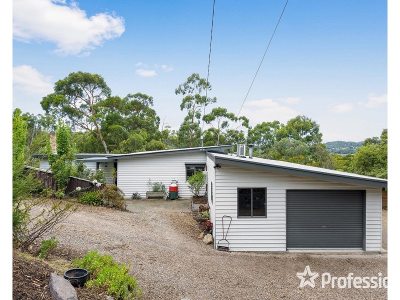 16 Hillcrest Grove, Healesville VIC 3777