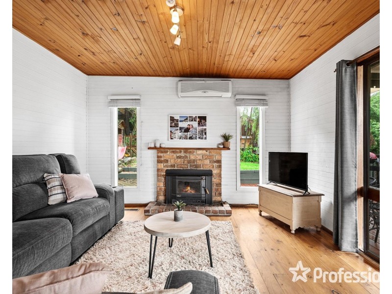 16 Hillcrest Grove, Healesville VIC 3777