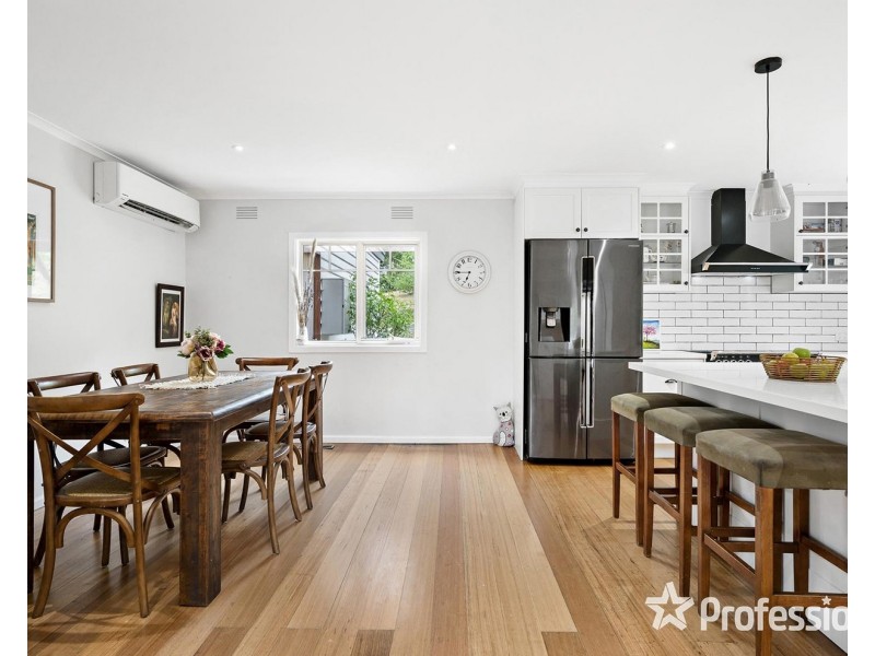 16 Hillcrest Grove, Healesville VIC 3777