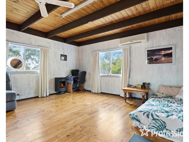 16 Hillcrest Grove, Healesville VIC 3777