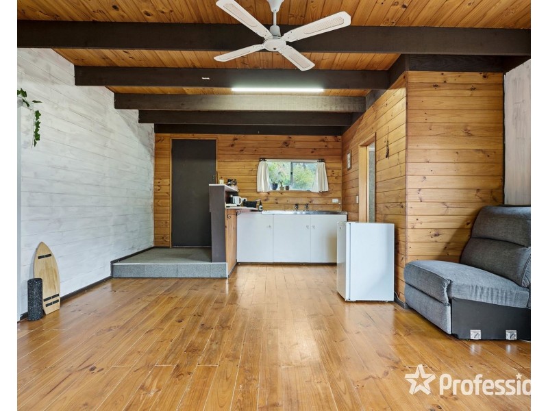 16 Hillcrest Grove, Healesville VIC 3777