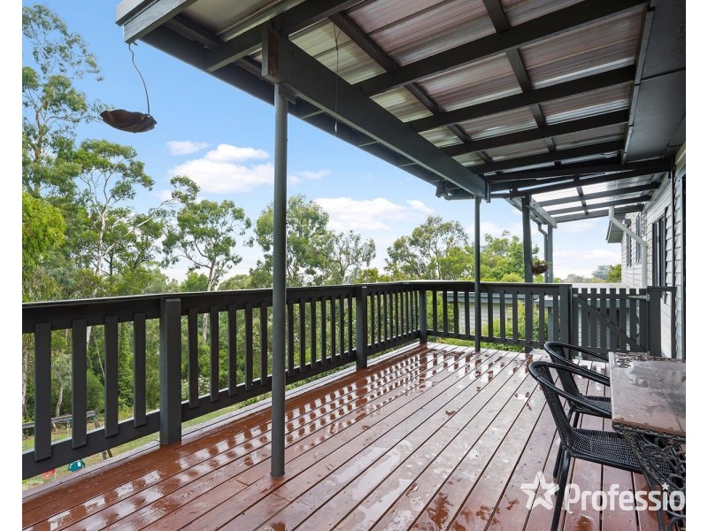 16 Hillcrest Grove, Healesville VIC 3777