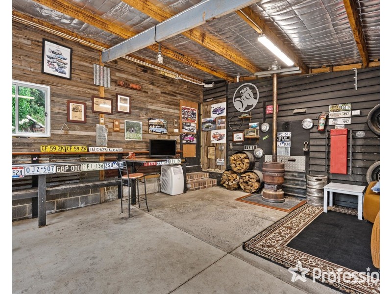 16 Hillcrest Grove, Healesville VIC 3777