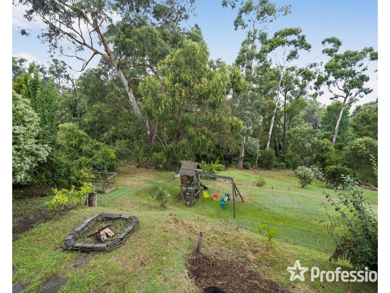 16 Hillcrest Grove, Healesville VIC 3777