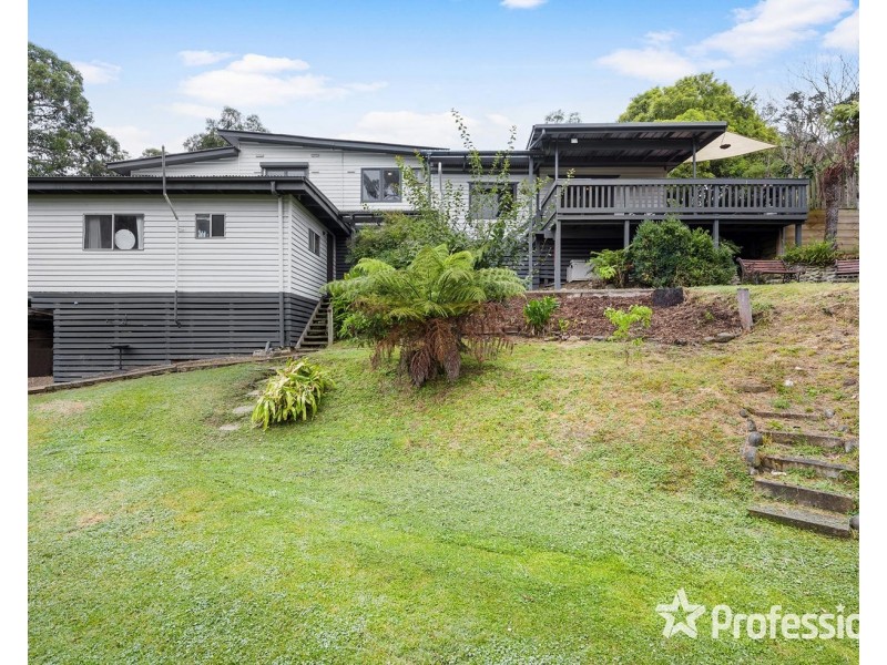 16 Hillcrest Grove, Healesville VIC 3777