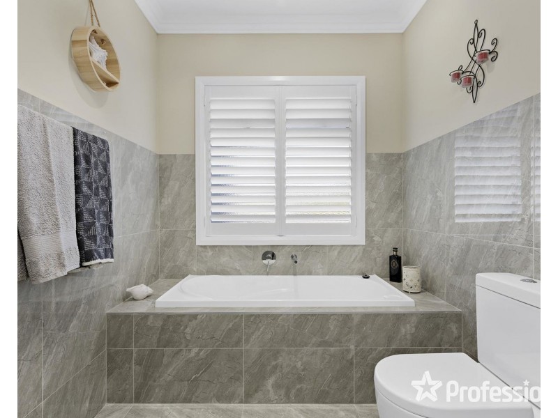 2 Raffaele Close, Lilydale VIC 3140