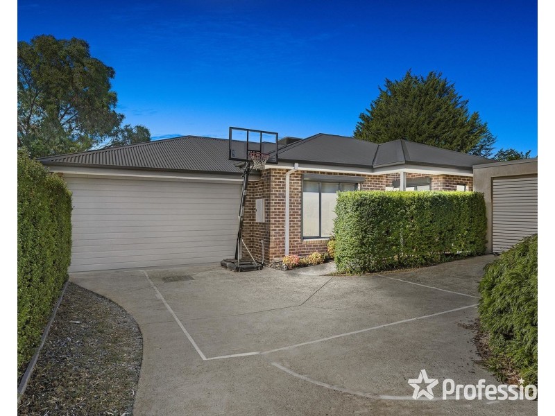 17a Nolan Avenue, Mooroolbark VIC 3138