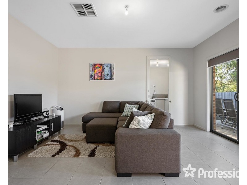 17a Nolan Avenue, Mooroolbark VIC 3138