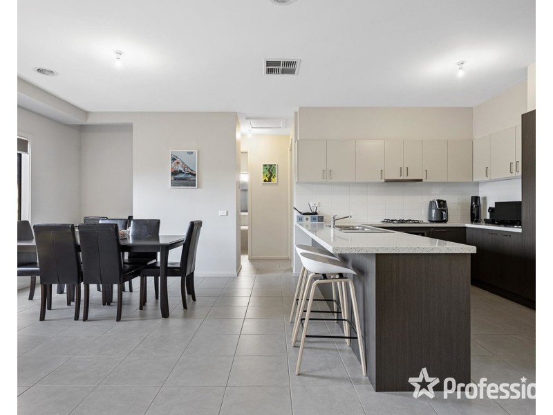 17a Nolan Avenue, Mooroolbark VIC 3138
