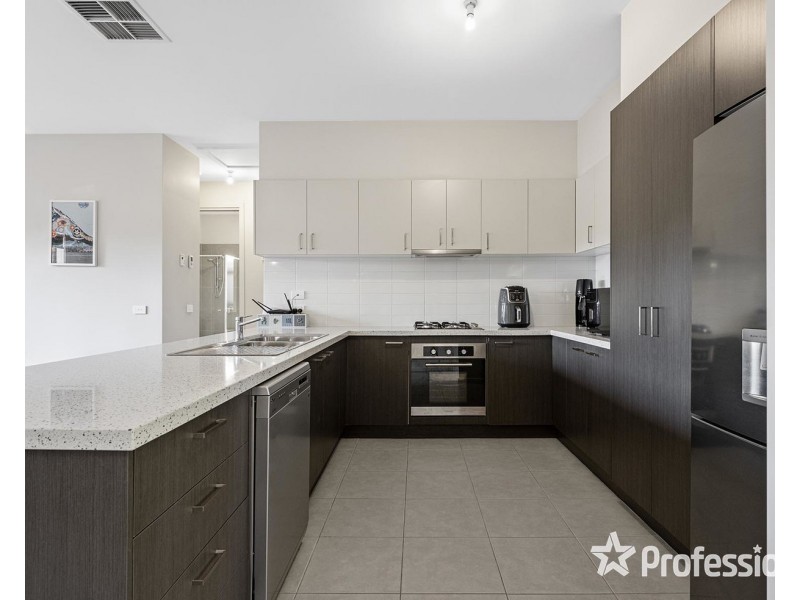 17a Nolan Avenue, Mooroolbark VIC 3138