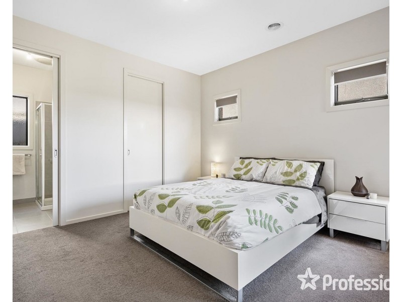 17a Nolan Avenue, Mooroolbark VIC 3138