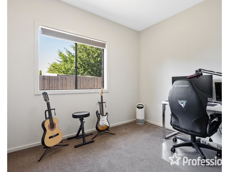 17a Nolan Avenue, Mooroolbark VIC 3138