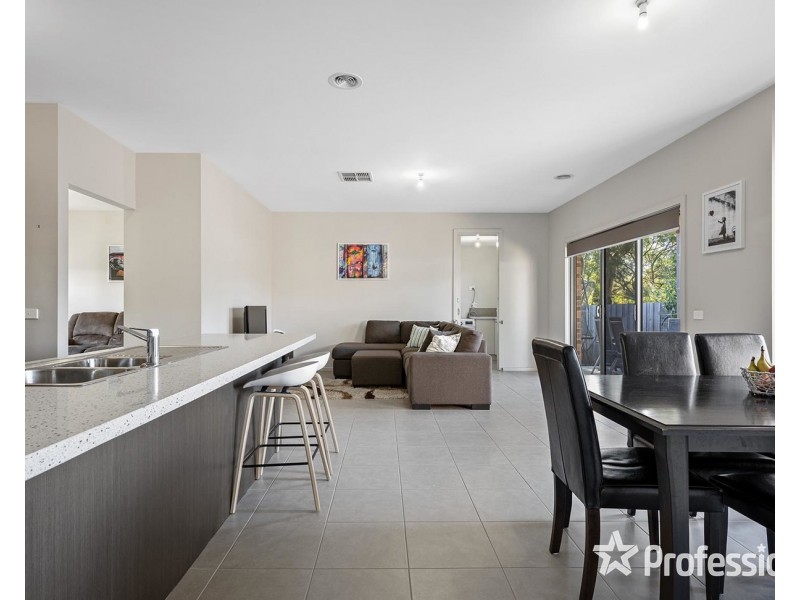 17a Nolan Avenue, Mooroolbark VIC 3138