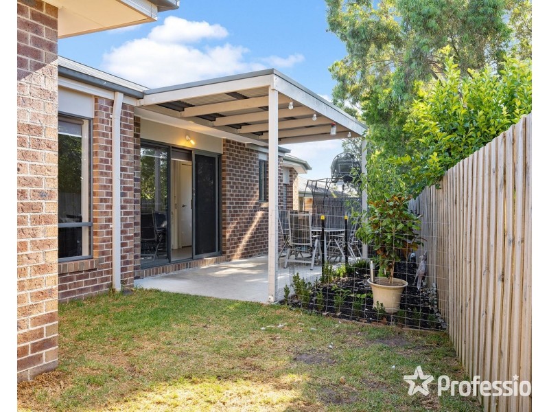 17a Nolan Avenue, Mooroolbark VIC 3138