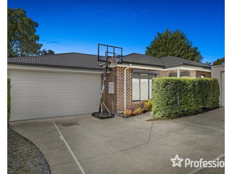 17a Nolan Avenue, Mooroolbark VIC 3138