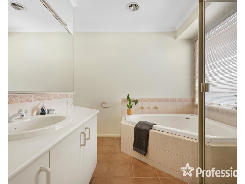 10 Whernside Court, Mooroolbark VIC 3138