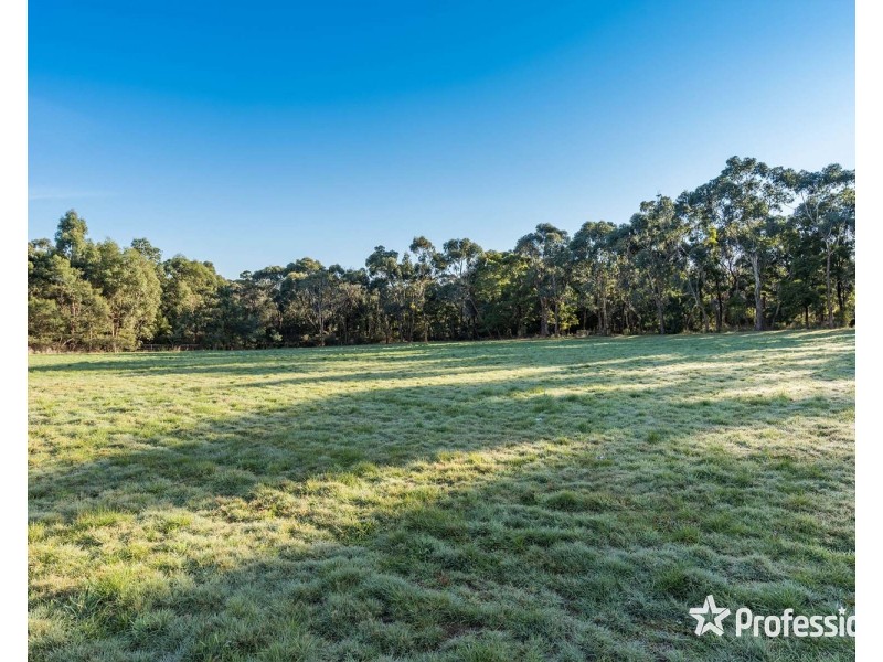 25 Jaxlee Close, Mooroolbark VIC 3138