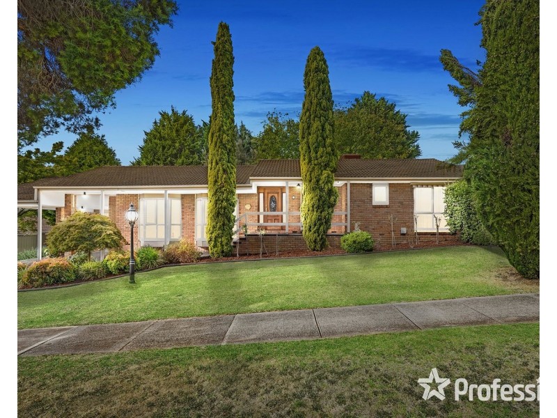 17 Batterbee Drive, Mooroolbark VIC 3138