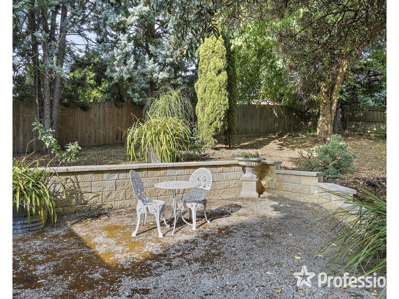 17 Batterbee Drive, Mooroolbark VIC 3138