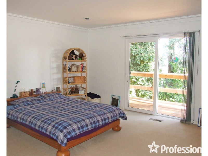 11 Morrison Crescent, Kilsyth VIC 3137