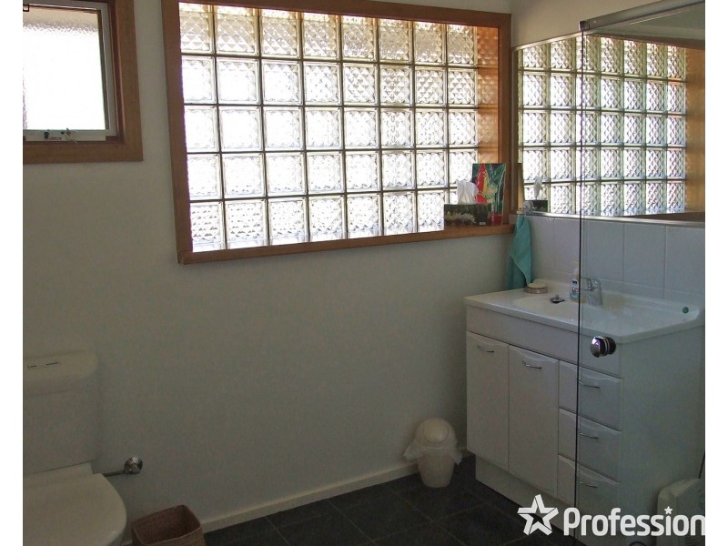 11 Morrison Crescent, Kilsyth VIC 3137