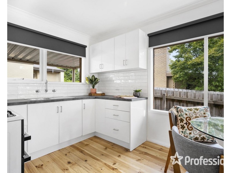 8 Apollo Court, Croydon South VIC 3136