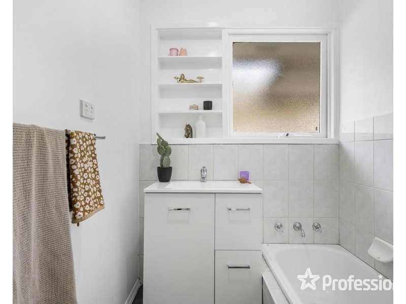 8 Apollo Court, Croydon South VIC 3136