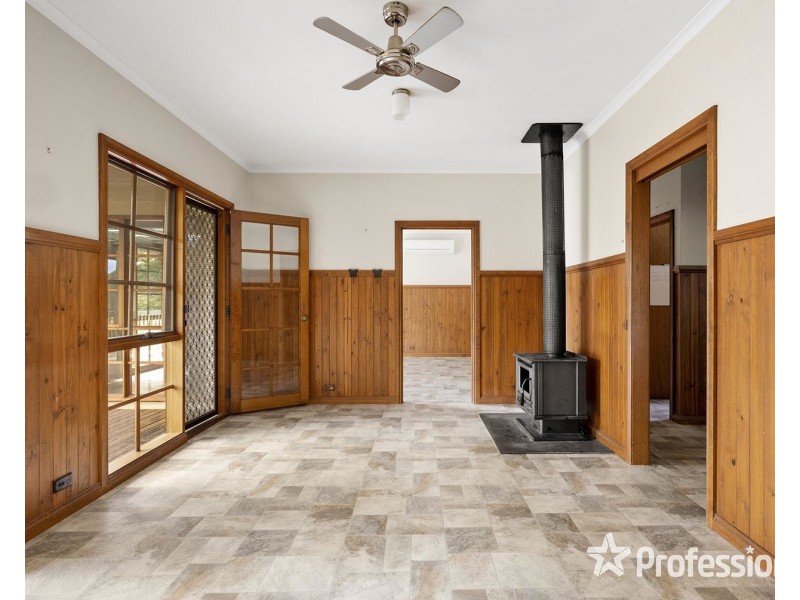 2 Chandlers Lane, Kilsyth VIC 3137