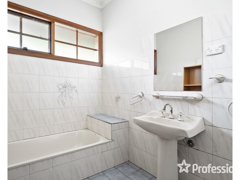 2 Chandlers Lane, Kilsyth VIC 3137