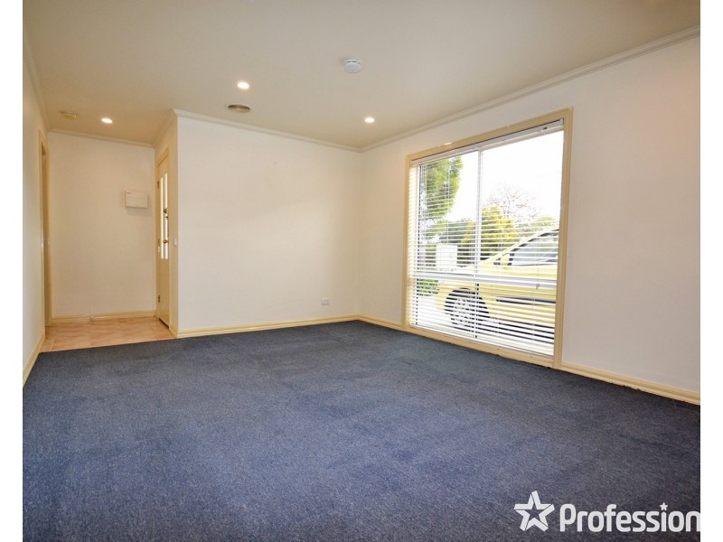 2/15 Anglo Court, Mooroolbark VIC 3138