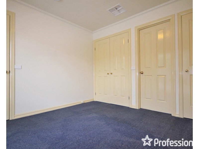 2/15 Anglo Court, Mooroolbark VIC 3138