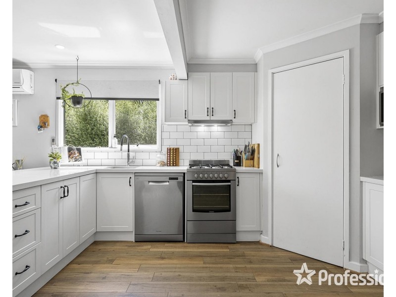 11 Railway Road, Seville VIC 3139