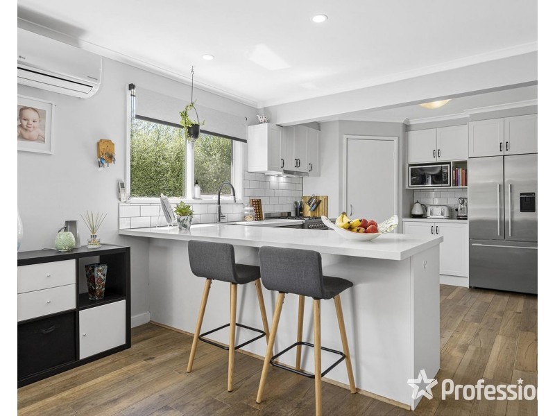 11 Railway Road, Seville VIC 3139