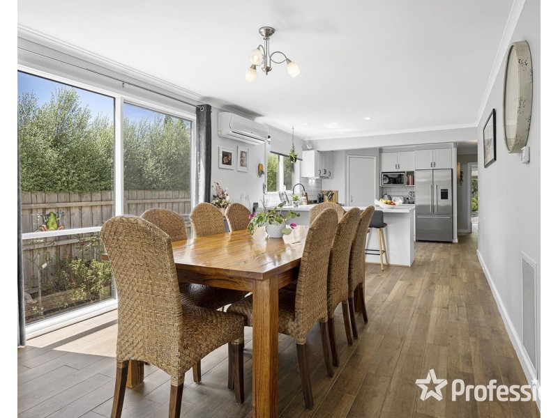 11 Railway Road, Seville VIC 3139