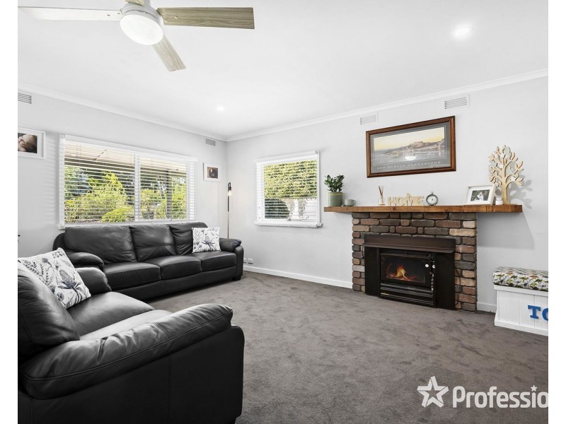 11 Railway Road, Seville VIC 3139