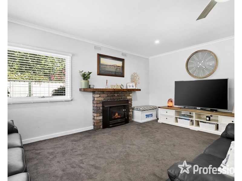 11 Railway Road, Seville VIC 3139