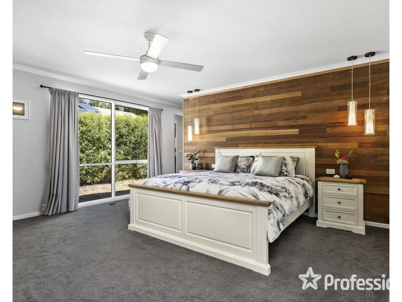 11 Railway Road, Seville VIC 3139