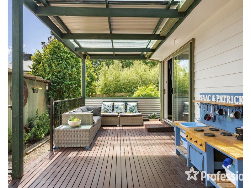 11 Railway Road, Seville VIC 3139