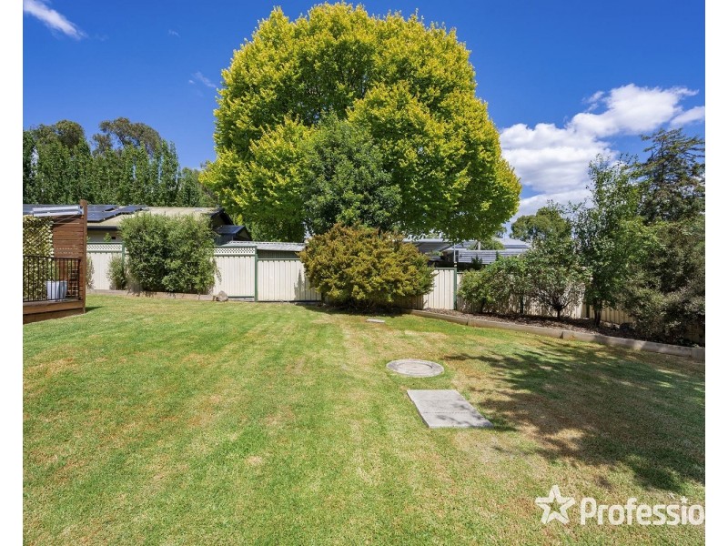 11 Railway Road, Seville VIC 3139