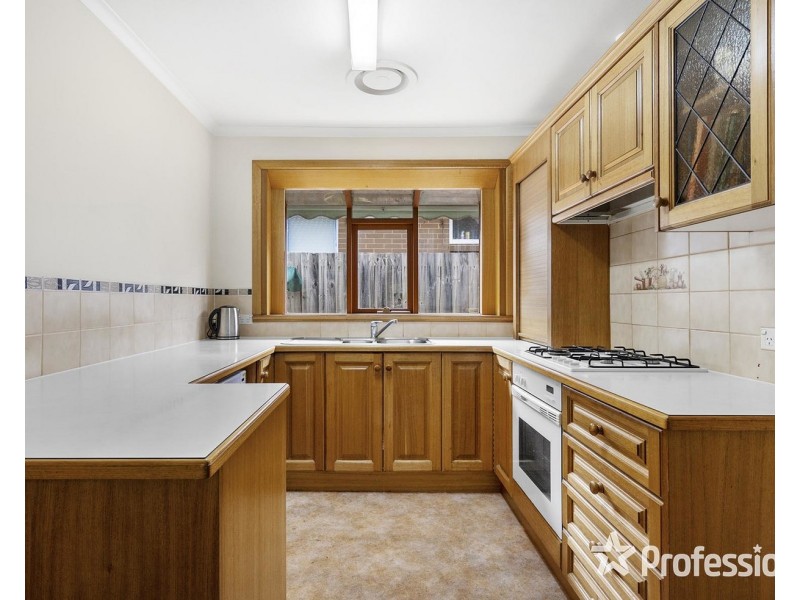 17 Myoora Drive, Mooroolbark VIC 3138