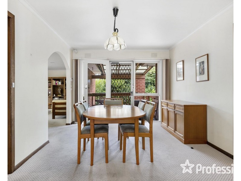 17 Myoora Drive, Mooroolbark VIC 3138