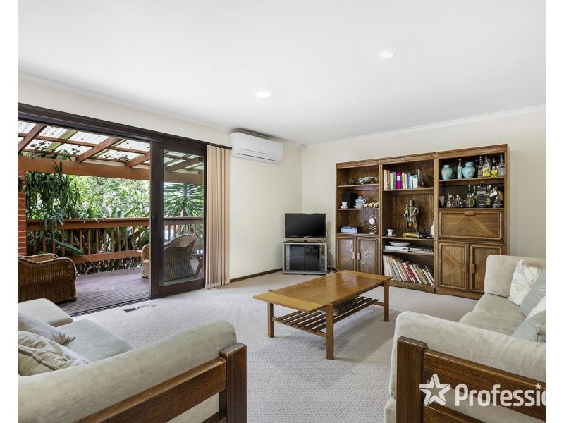 17 Myoora Drive, Mooroolbark VIC 3138