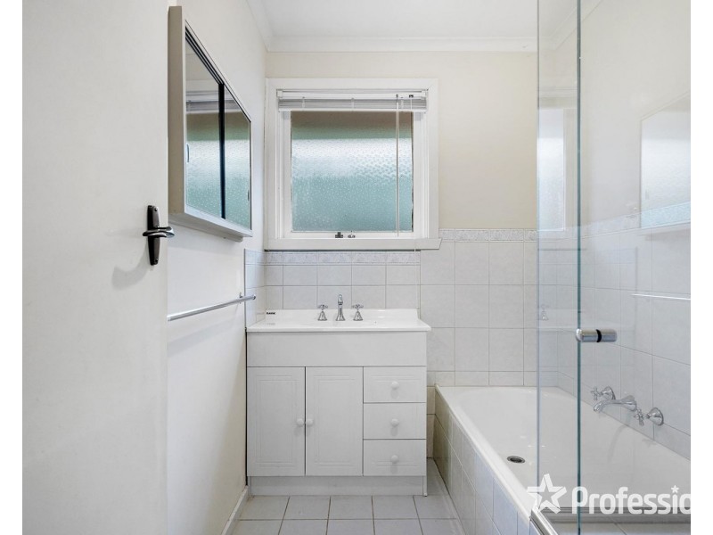 17 Myoora Drive, Mooroolbark VIC 3138