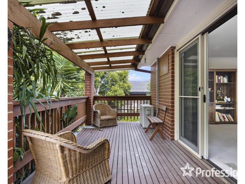 17 Myoora Drive, Mooroolbark VIC 3138
