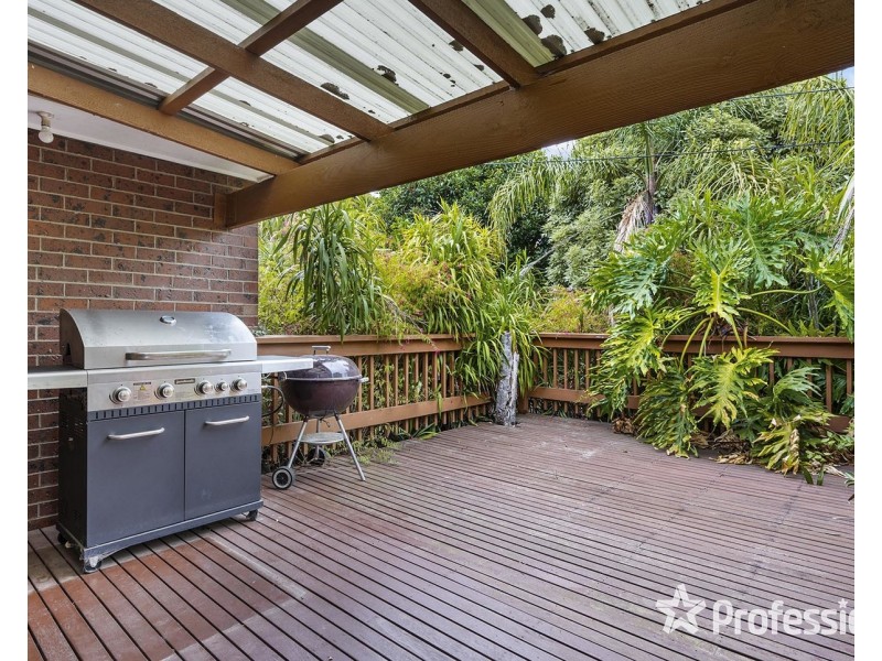 17 Myoora Drive, Mooroolbark VIC 3138