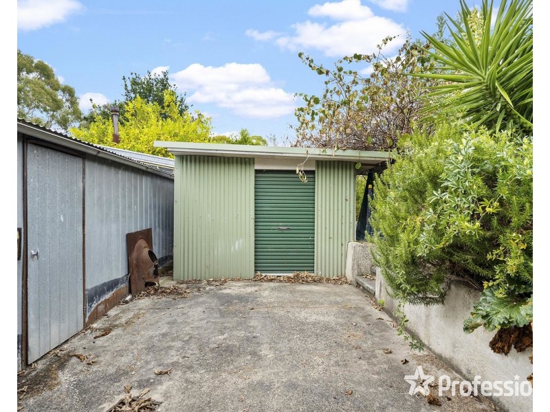 17 Myoora Drive, Mooroolbark VIC 3138